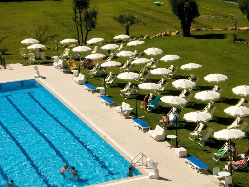 Roses Hotel