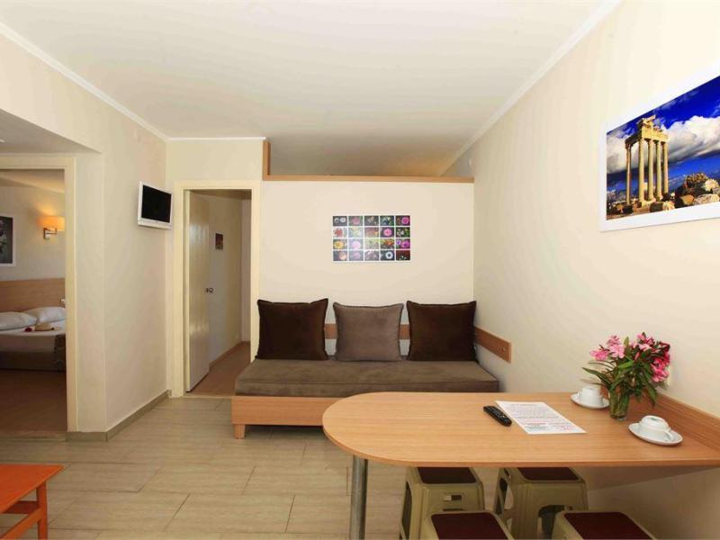 Sun City Apartments & Hotel