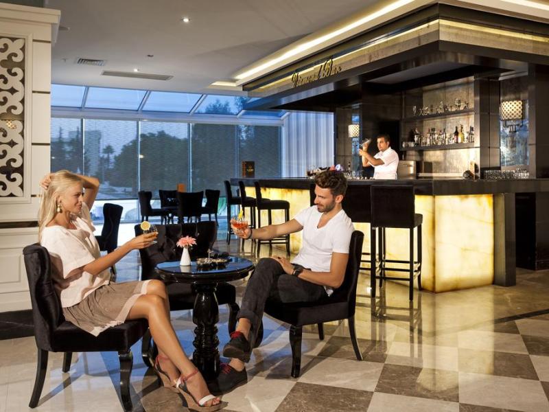 Karmir Resort & Spa