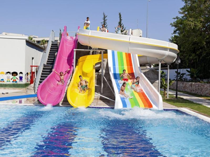 Karmir Resort & Spa