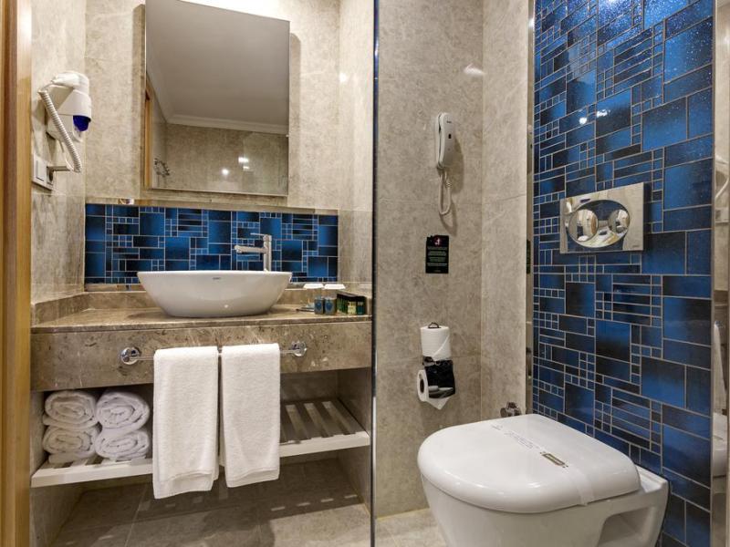 Karmir Resort & Spa