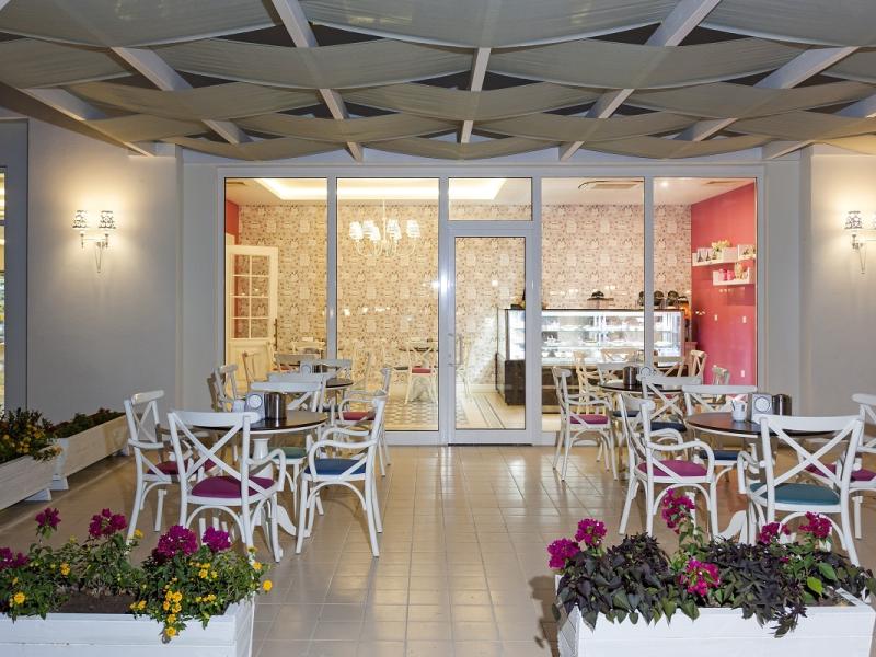 Karmir Resort & Spa