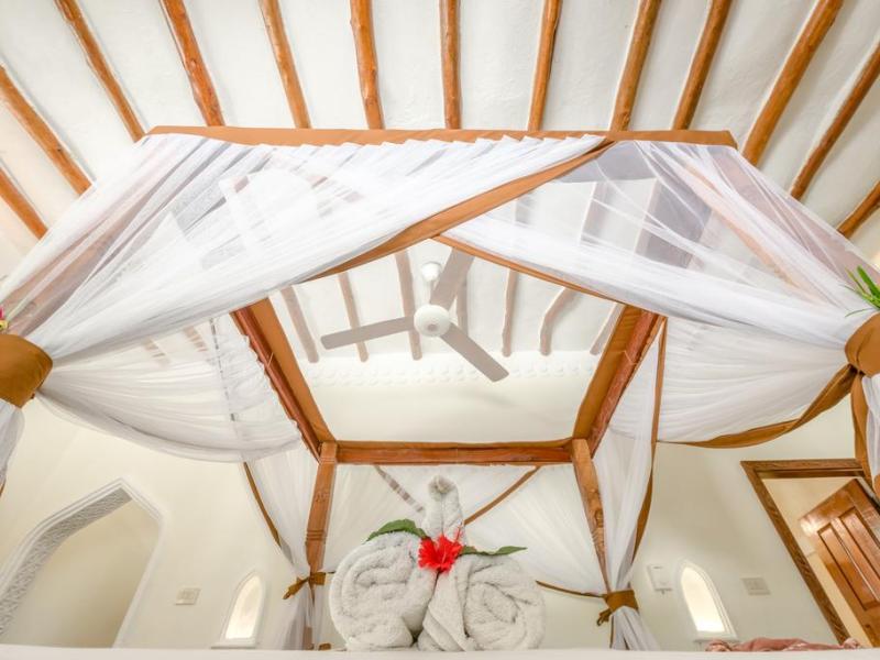 Hakuna Majiwe Beach Lodge