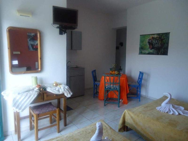 Saloustros Apartments