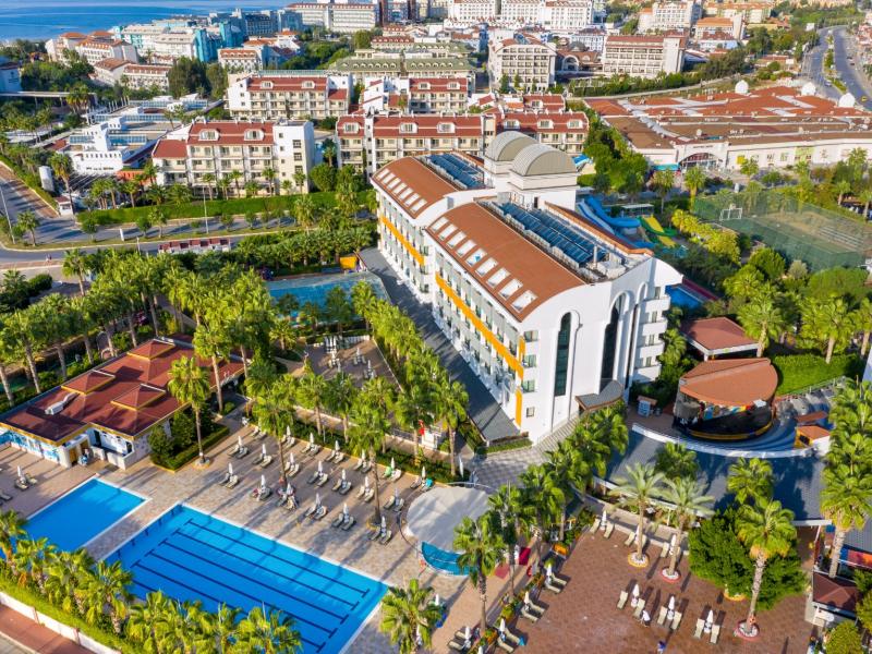 PrimaSol Hane Family Resort