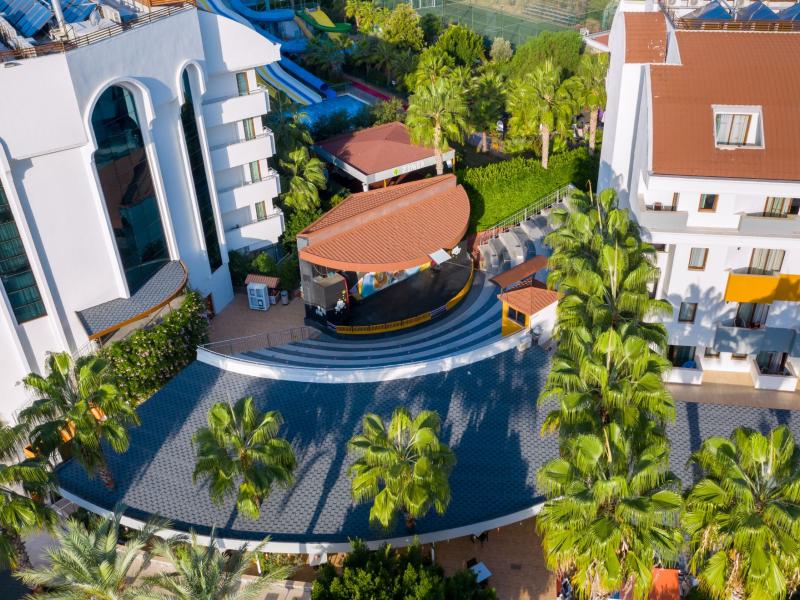 PrimaSol Hane Family Resort