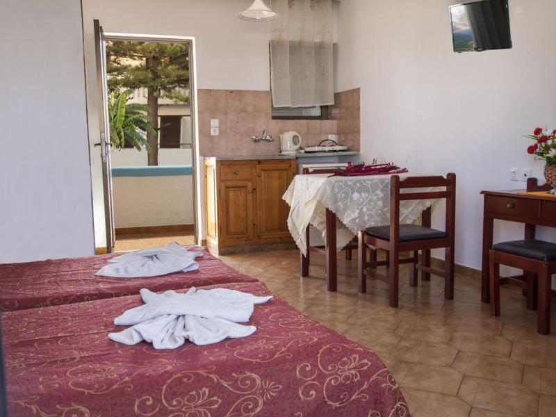 Yiannis Yard Studios & Apartments