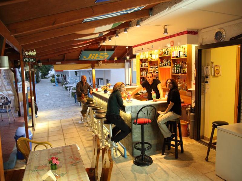 Yiannis Yard Studios & Apartments