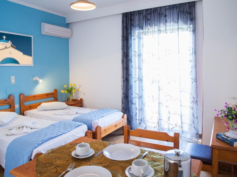 Yiannis Yard Studios & Apartments