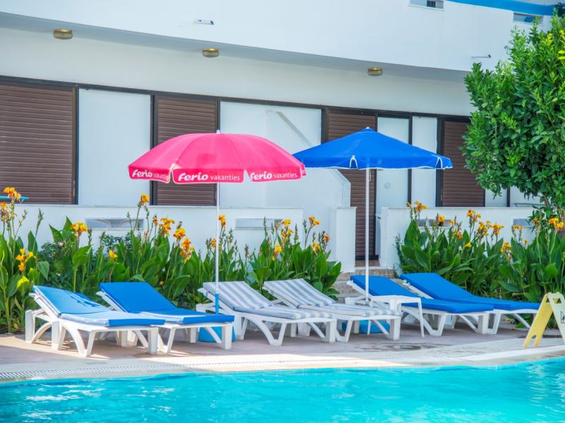 Yiannis Yard Studios & Apartments