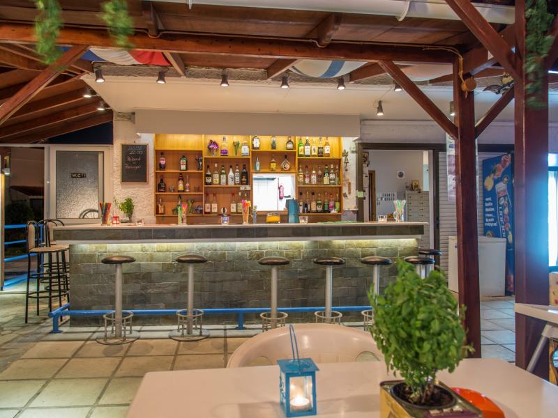 Yiannis Yard Studios & Apartments