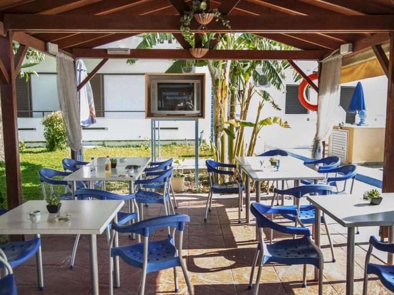 Yiannis Yard Studios & Apartments