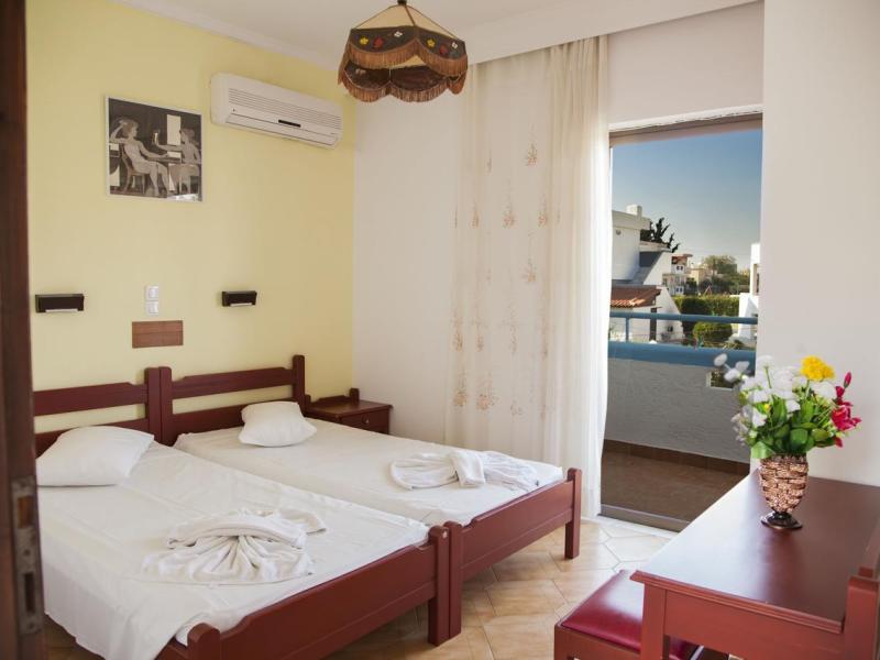 Yiannis Yard Studios & Apartments