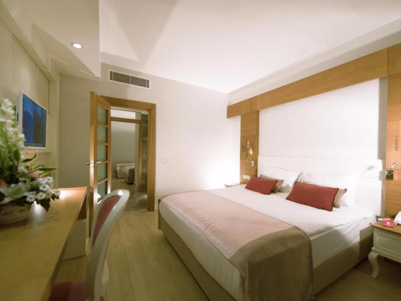 Port Nature Luxury Resort Hotel & Spa