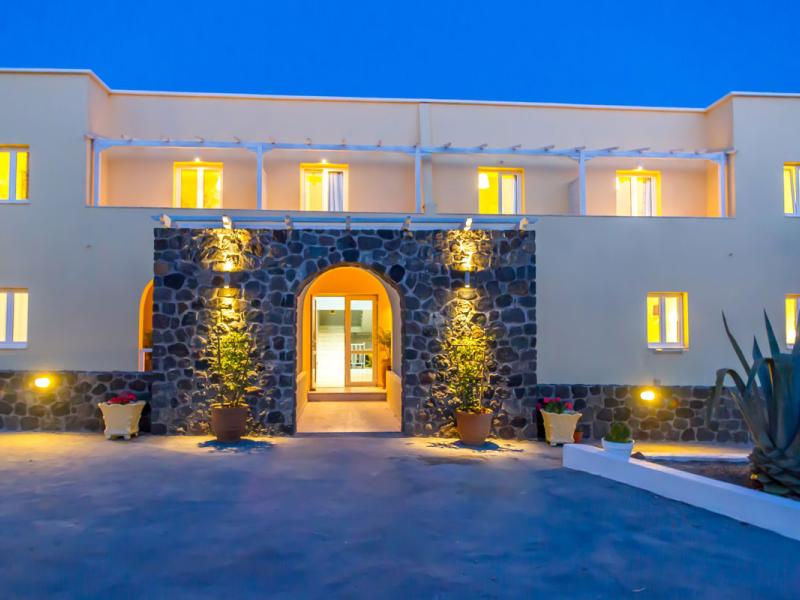 Zorbas Hotel Santorini