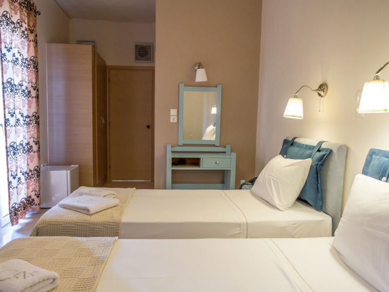 Zorbas Hotel Santorini