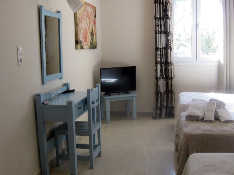 Zorbas Hotel Santorini