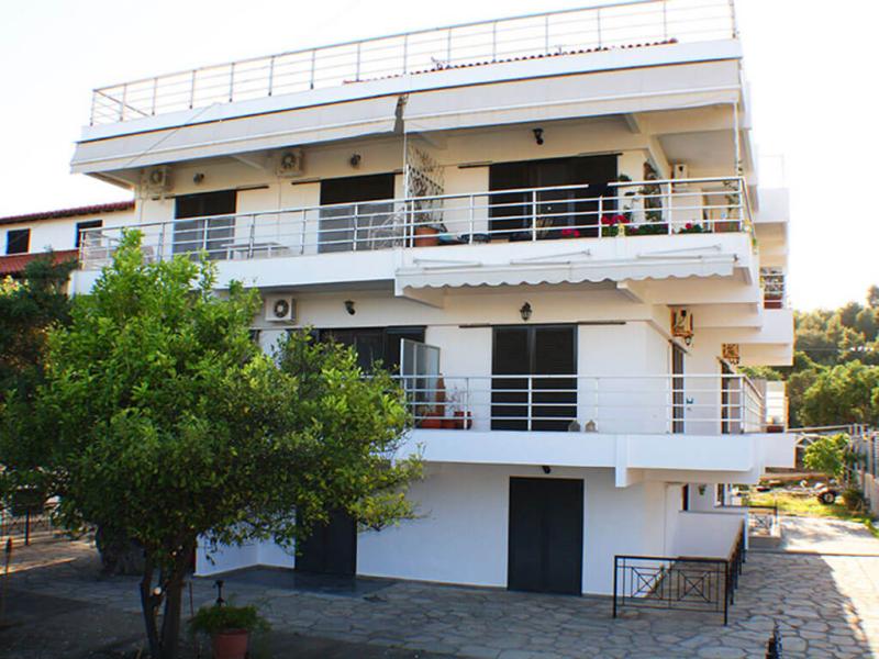 Salonikiou Beach Deluxe Apartments