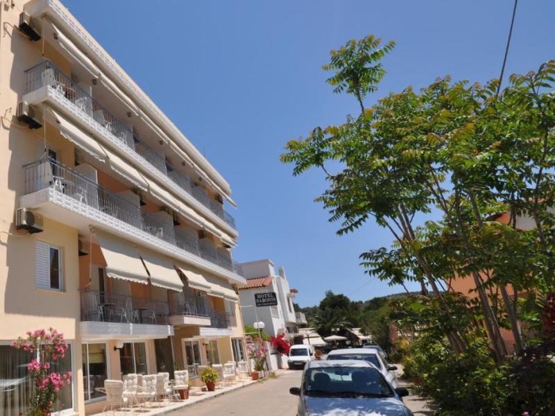 Saronis Hotel