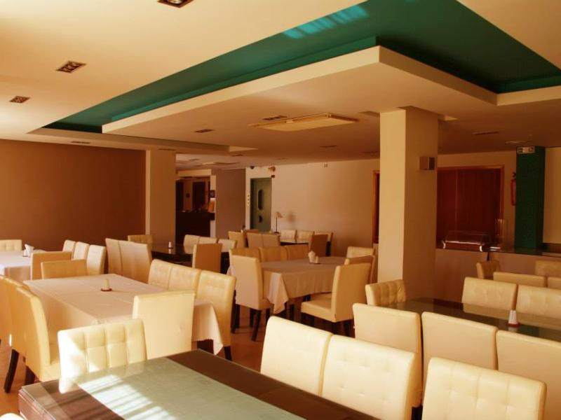 Saronis Hotel
