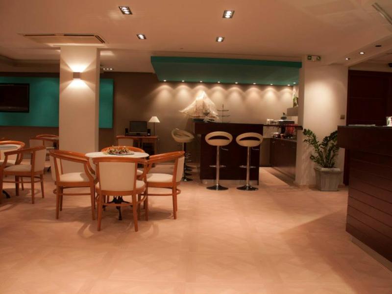 Saronis Hotel