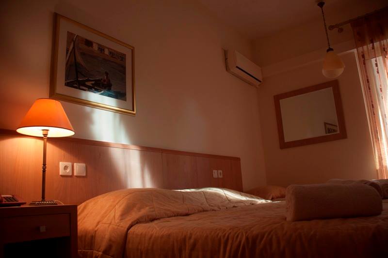 Saronis Hotel