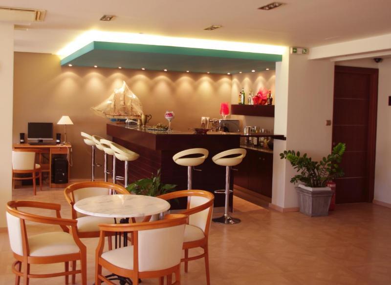 Saronis Hotel