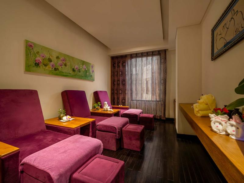 Holiday Beach Danang Hotel & Resort
