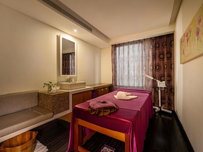 Holiday Beach Danang Hotel & Resort
