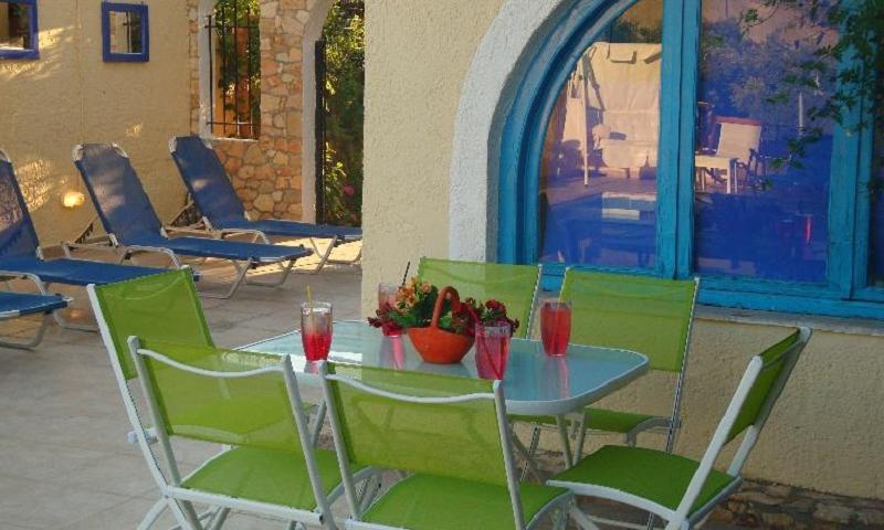 Maria-Flora Apartments