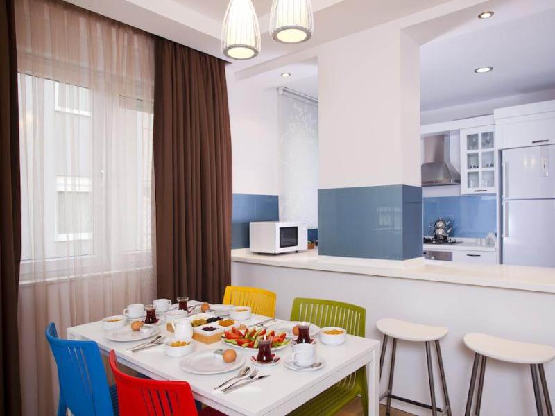 The Room Hotel & Apartments