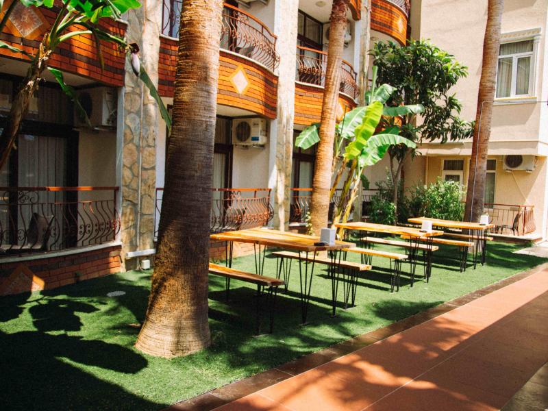 Sun Side Family Hotel