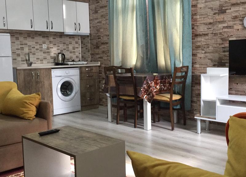 Cleopatra King Apart