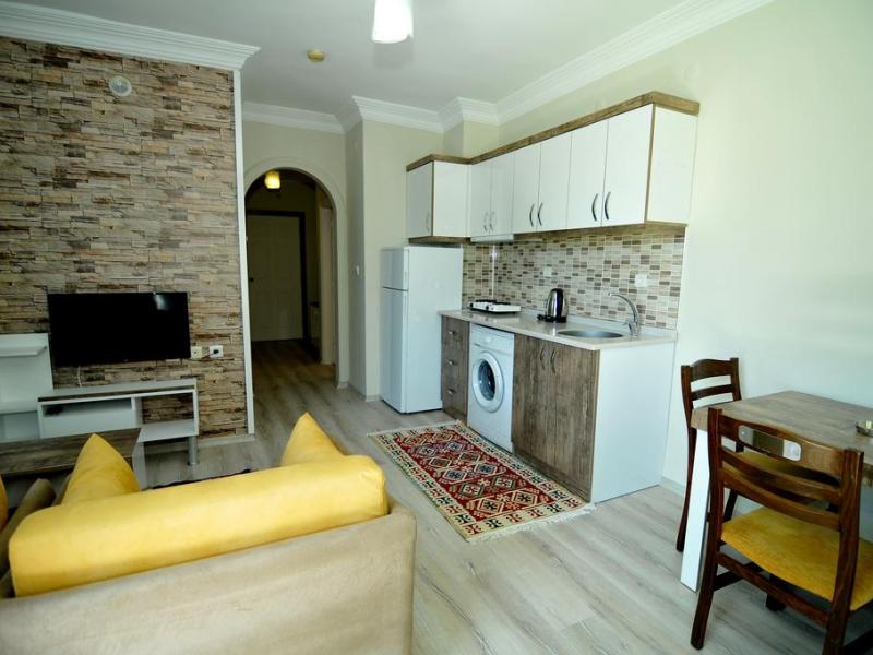 Cleopatra King Apart