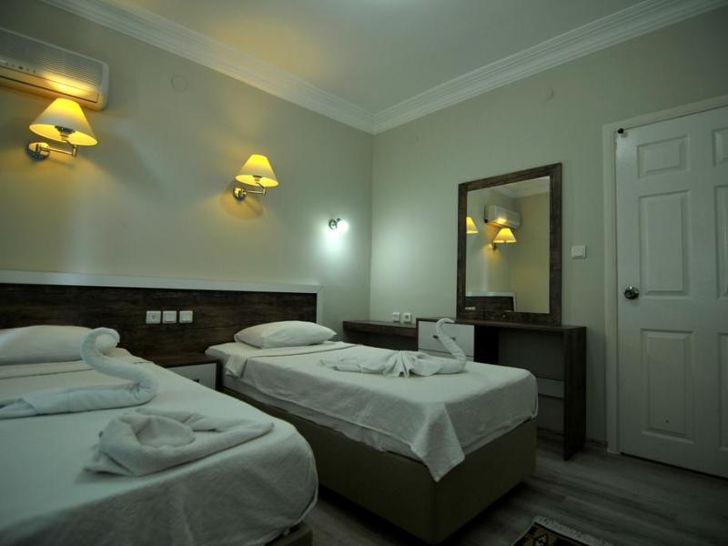 Cleopatra King Apart