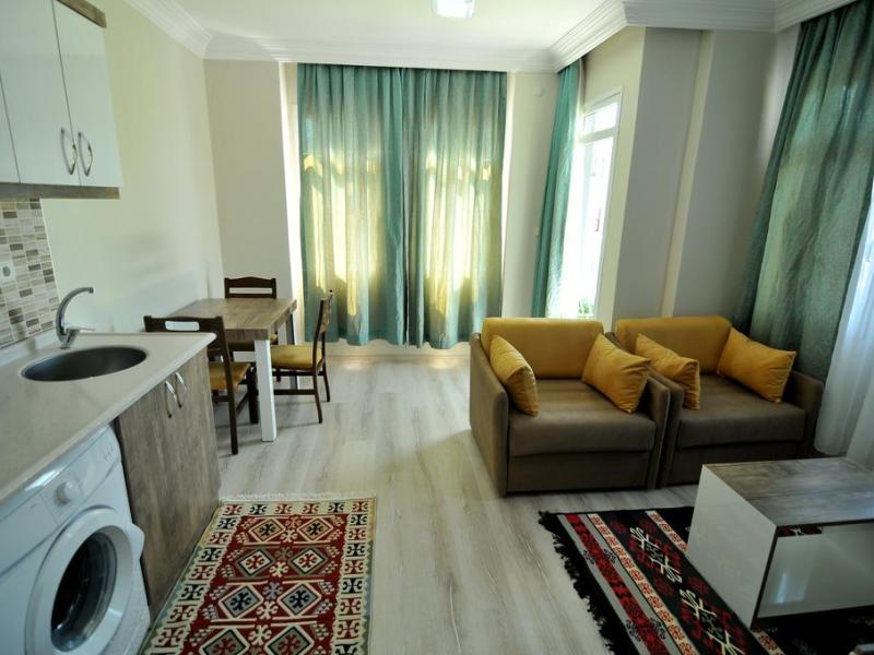 Cleopatra King Apart