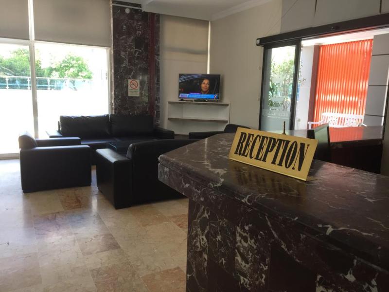 Cleopatra King Apart