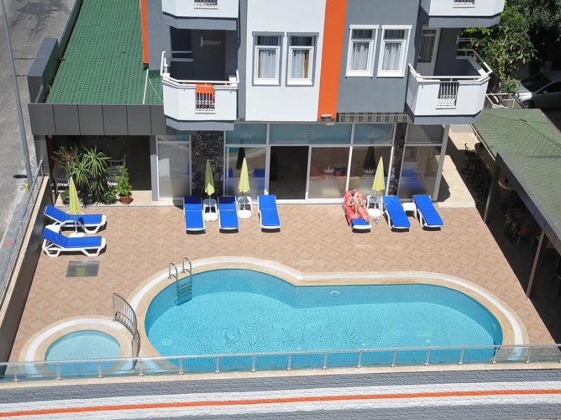 Cleopatra King Apart