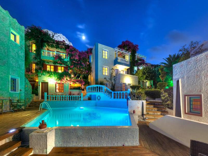 Korifi Suites & Apartments