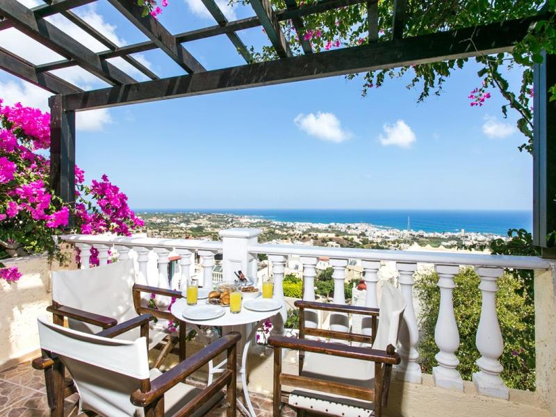 Korifi Suites & Apartments