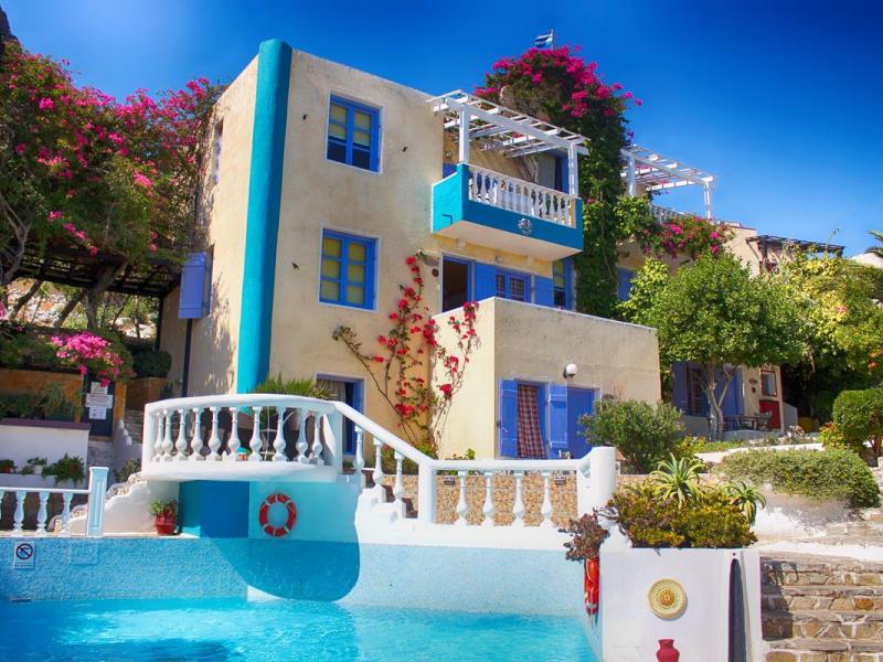 Korifi Suites & Apartments