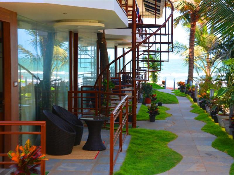 Boomerang Beach Resort