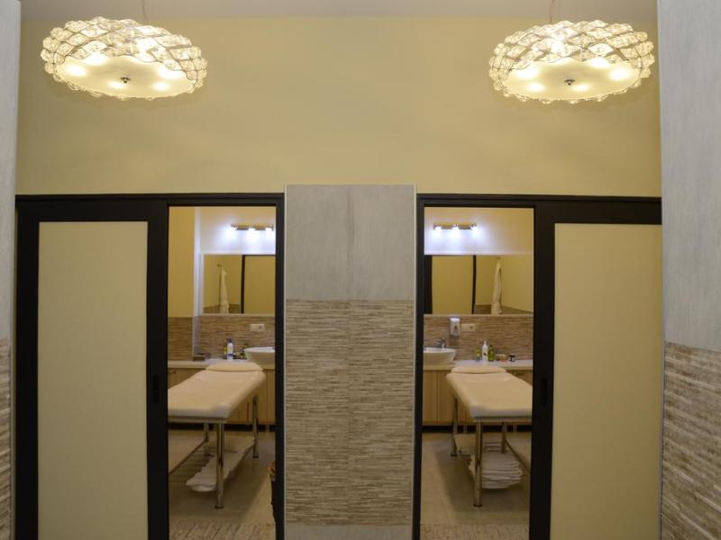 Golden Palace Hotel & Casino