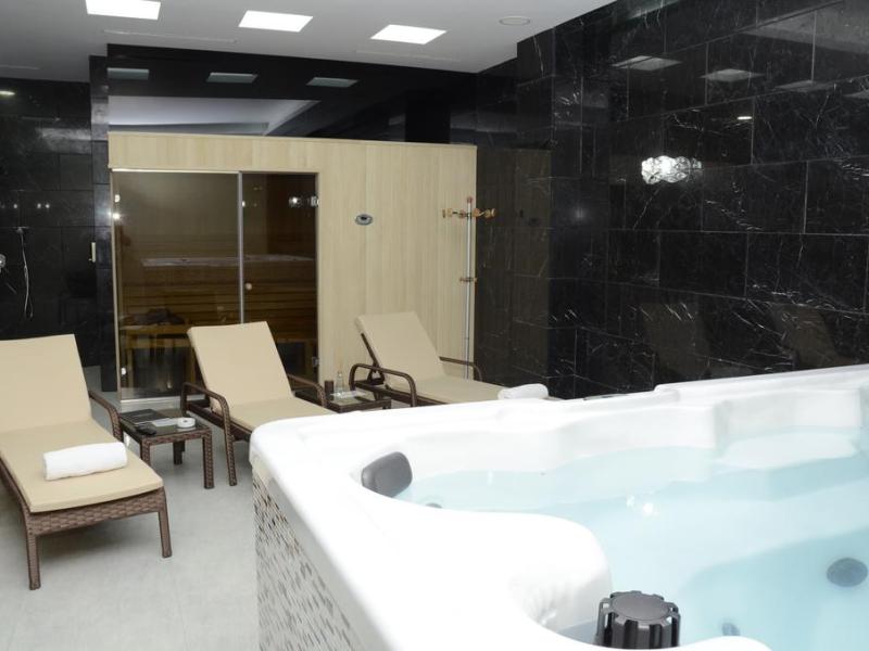 Golden Palace Hotel & Casino