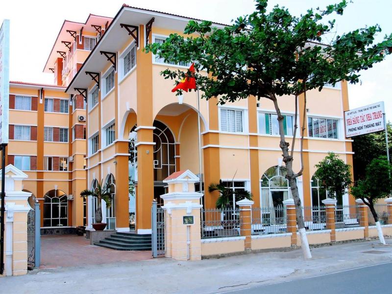 Nha Sang Tac Hotel