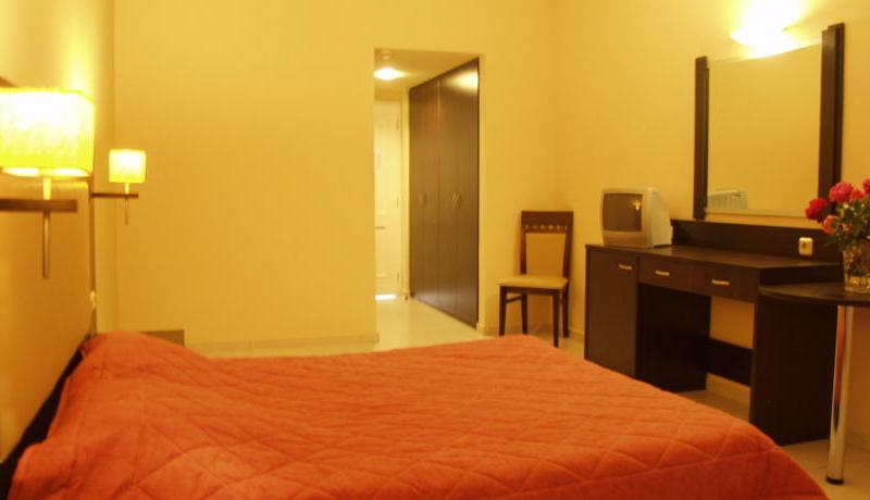 Dennys Inn Hotel