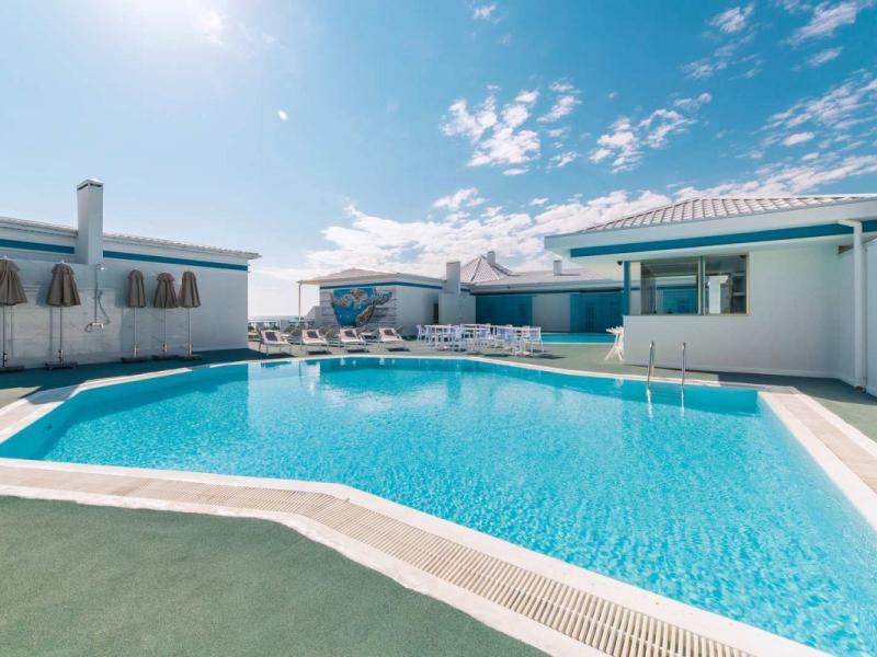 Белый песок