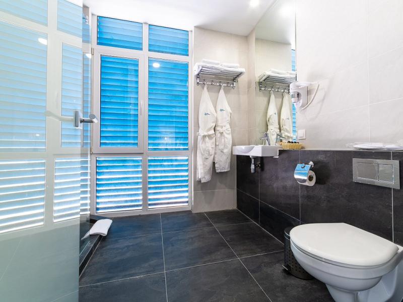 Белый песок