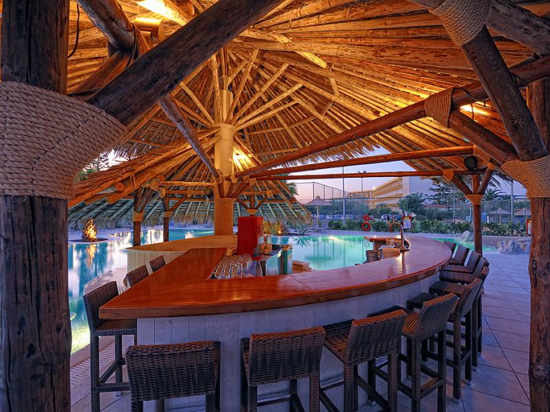 Aphrodite Beach - Apollo Building