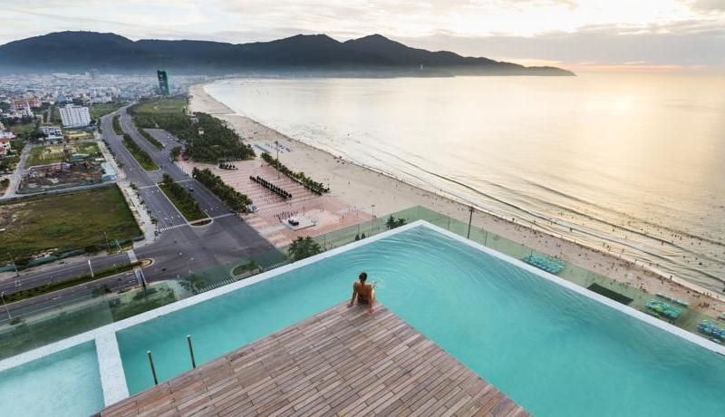 A La Carte Da Nang Beach